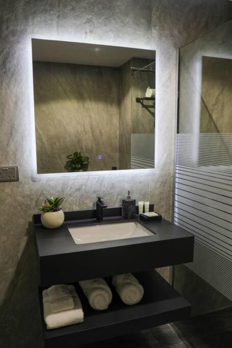 Deal!!! Brand New 1 Bed Condo In The Heart Of Dubai Marina Eksteriør billede